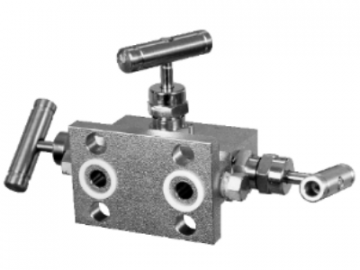 Aplisens 3-valve manifolds are used where relative pressure transmitters are installed. They enable essential operations to be performed on the transmitters,such as starting up a transmitter or setting the zero position in conditions of static or atmosph